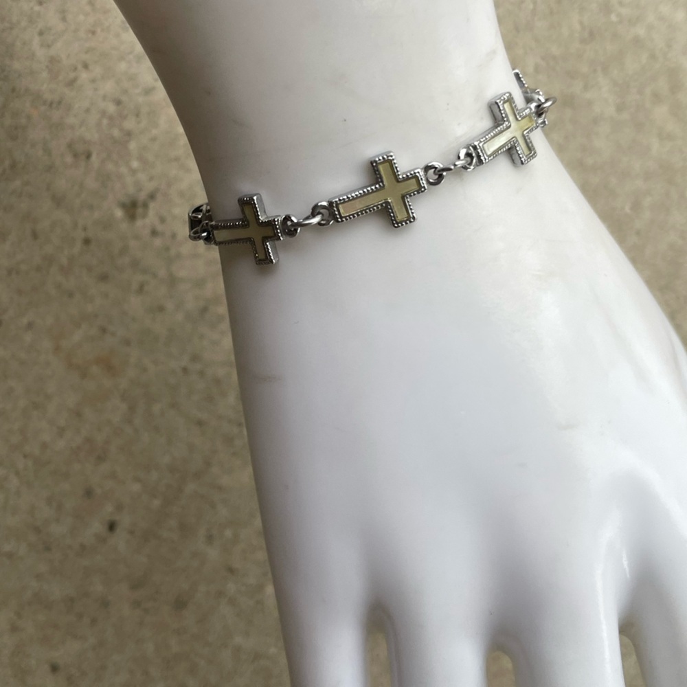 Genuine Mother of Pearl Shell Cross Bracelet signed SJ Women’s Sz 7”